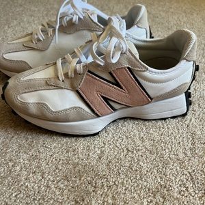 New Balance 327